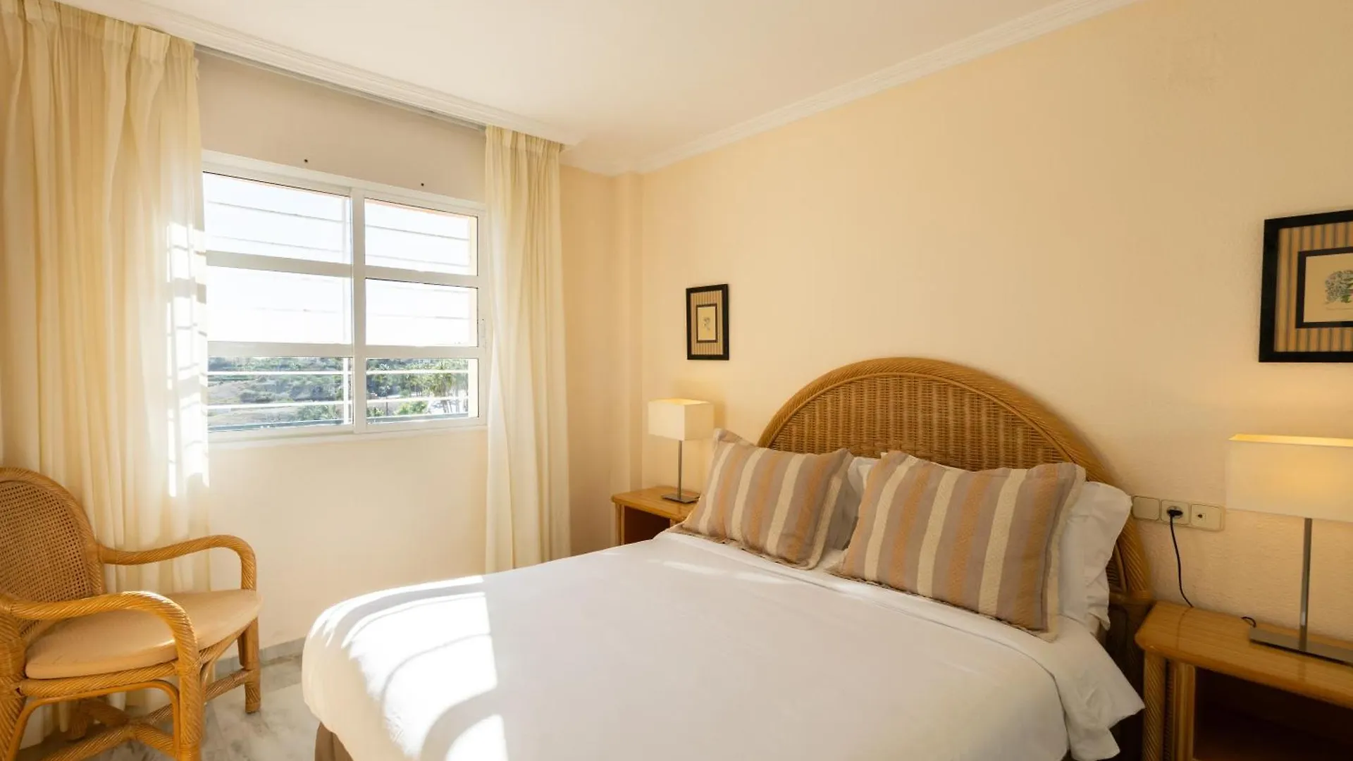 Aparthotel Ramada Hotel & Suites By Wyndham Costa Del Sol Fuengirola