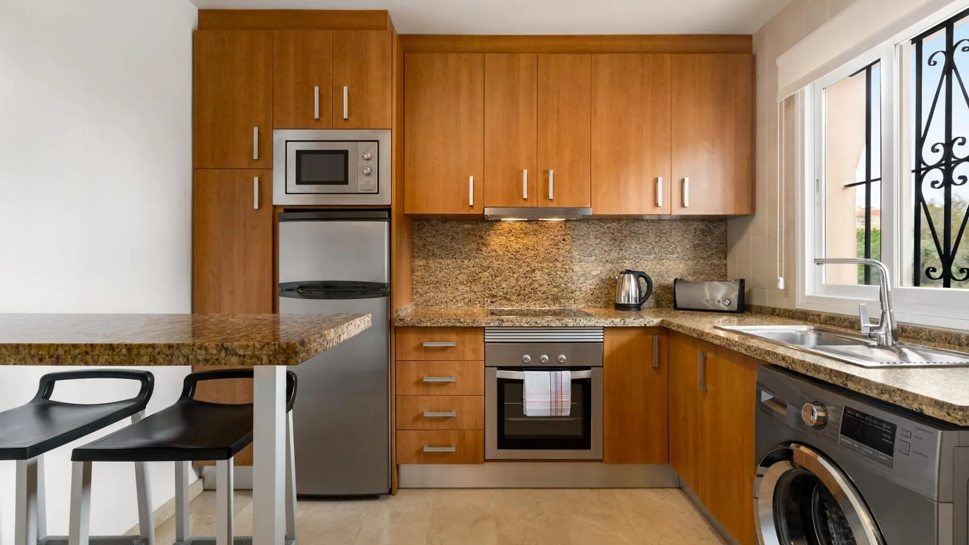 Aparthotel Ramada Hotel & Suites By Wyndham Costa Del Sol Fuengirola