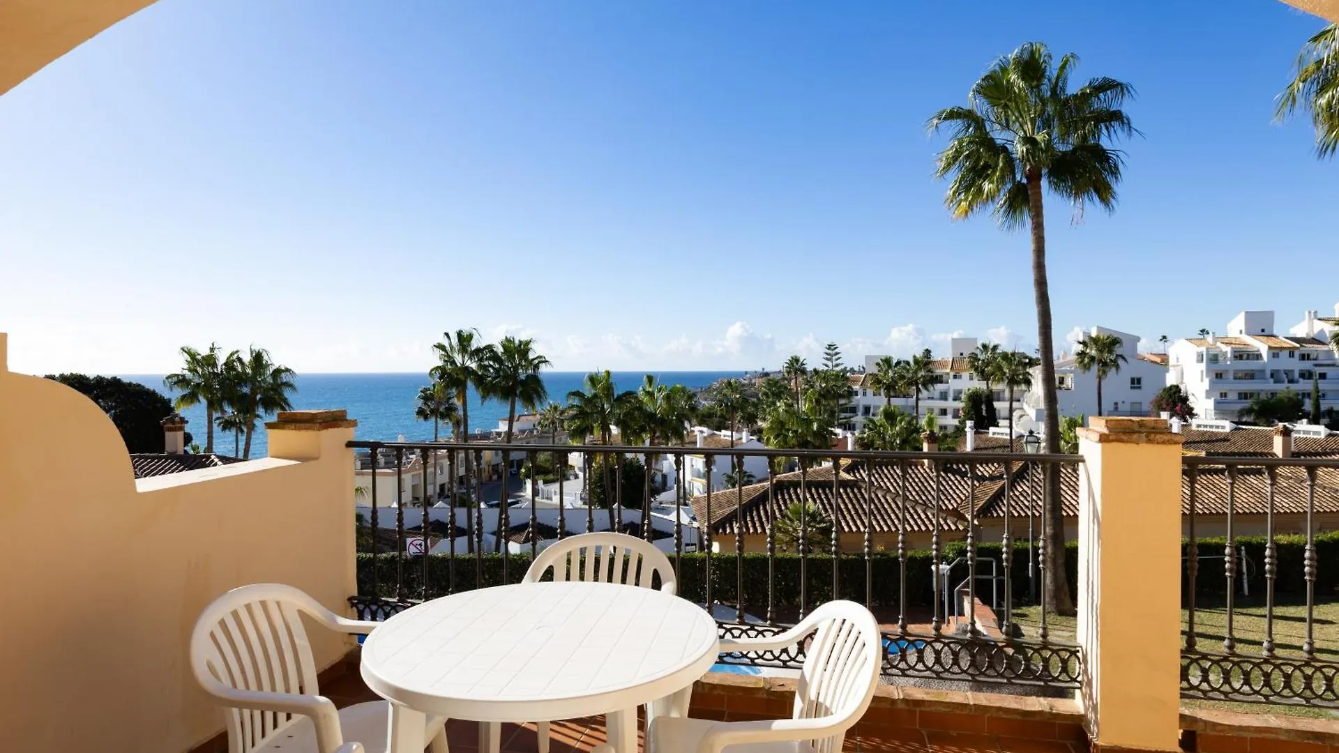 *** Apartmanhotel Ramada Hotel & Suites By Wyndham Costa Del Sol Fuengirola Spanyolország