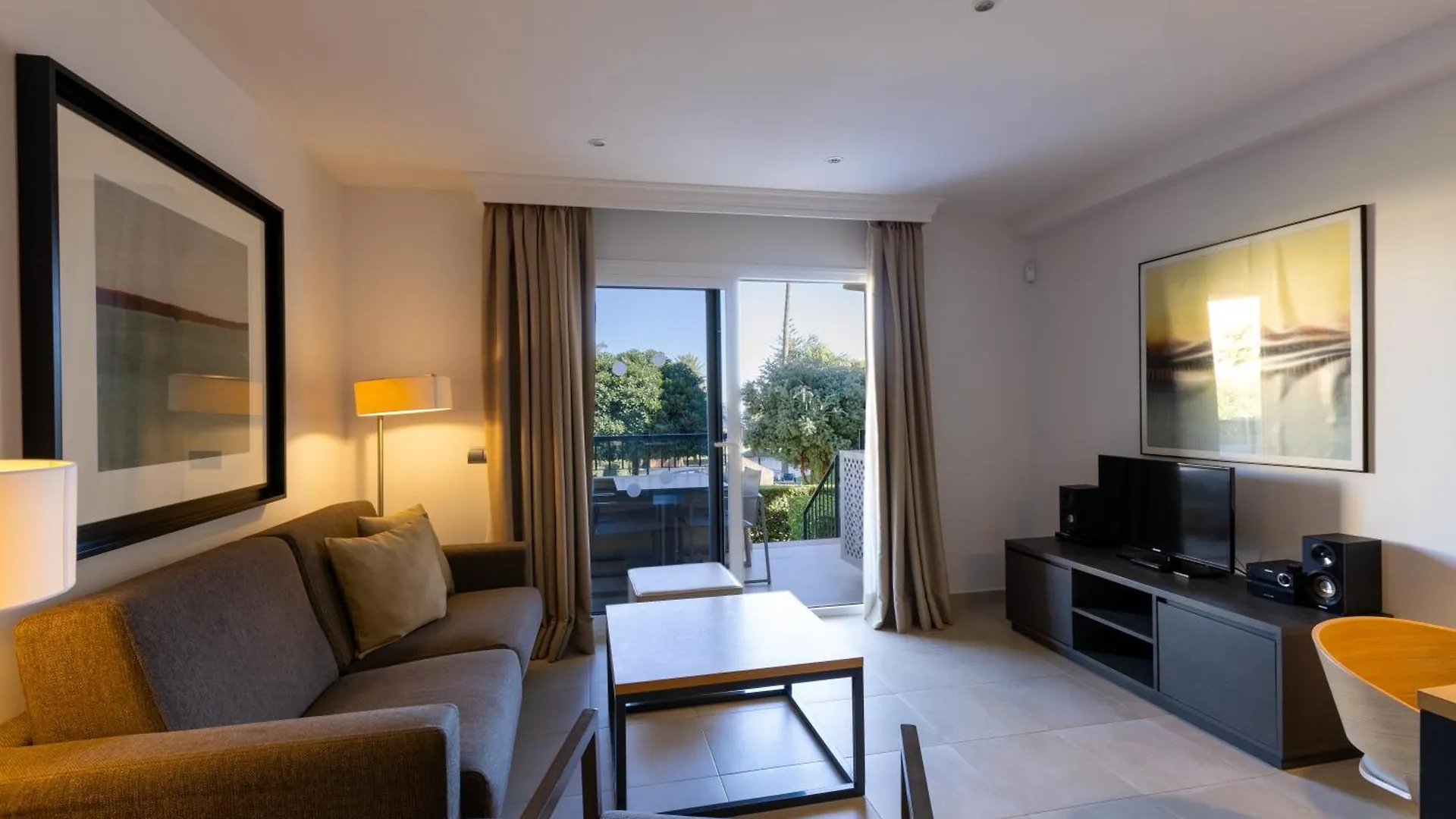 Ramada Hotel & Suites By Wyndham Costa Del Sol Fuengirola Apartmanhotel