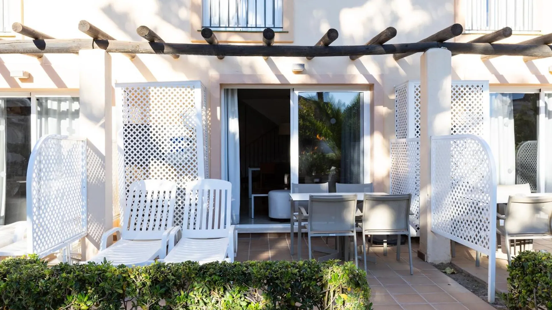 Ramada Hotel & Suites By Wyndham Costa Del Sol Фуэнхирола