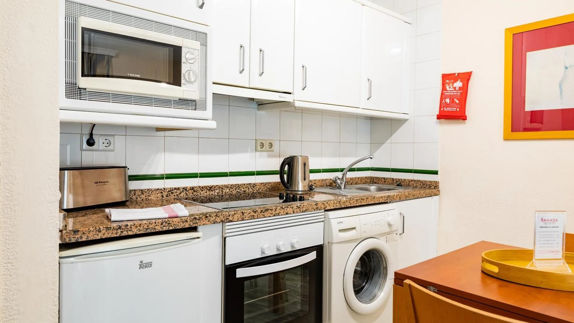 *** Apartmanhotel Ramada Hotel & Suites By Wyndham Costa Del Sol Fuengirola Spanyolország