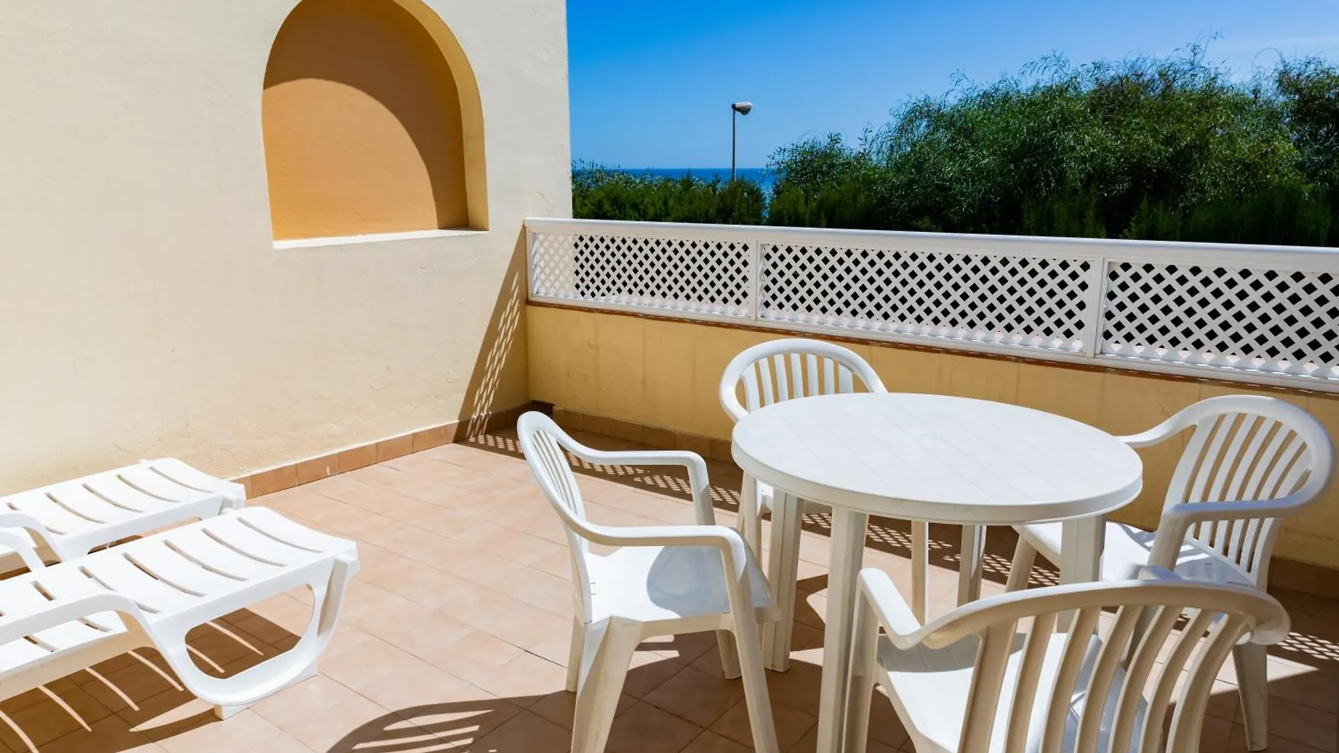 Ramada Hotel & Suites By Wyndham Costa Del Sol Fuengirola Apartmanhotel