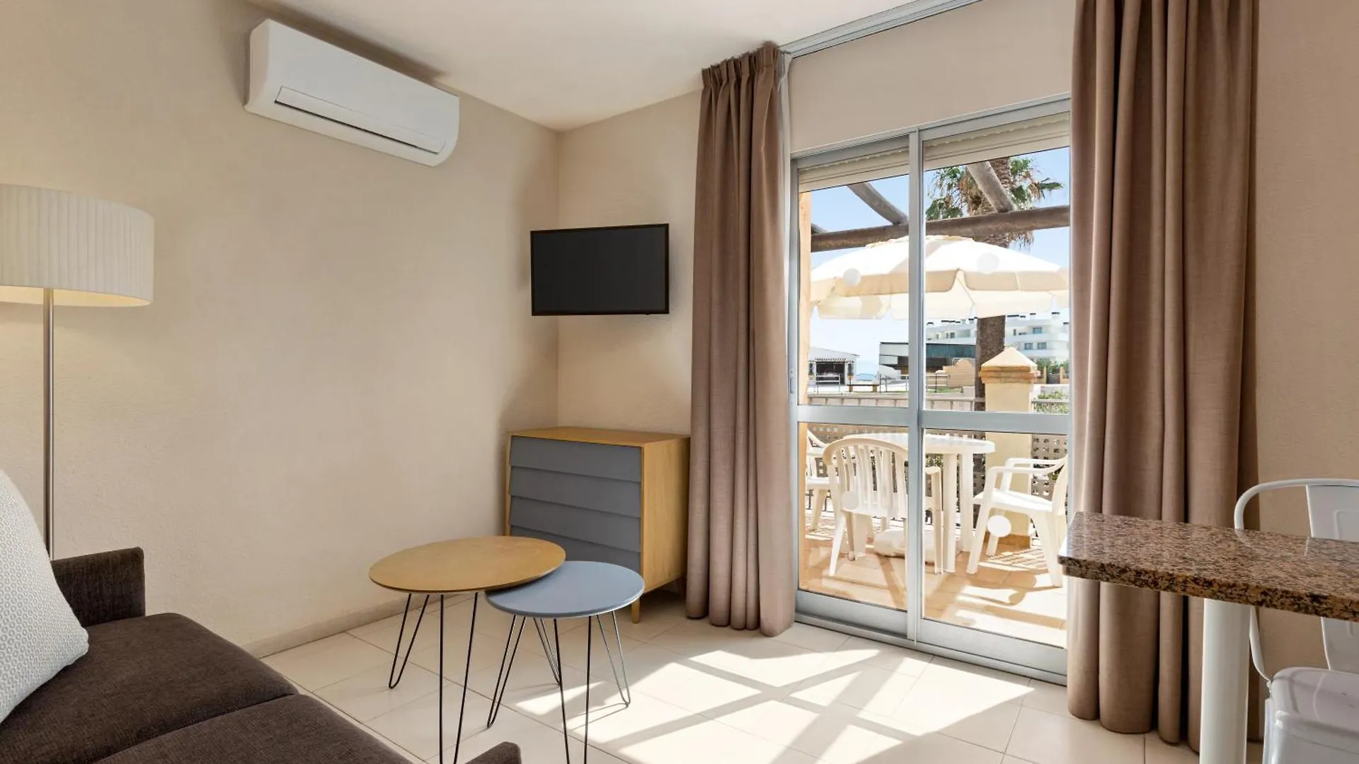 Апарт-отель Ramada Hotel & Suites By Wyndham Costa Del Sol Фуэнхирола