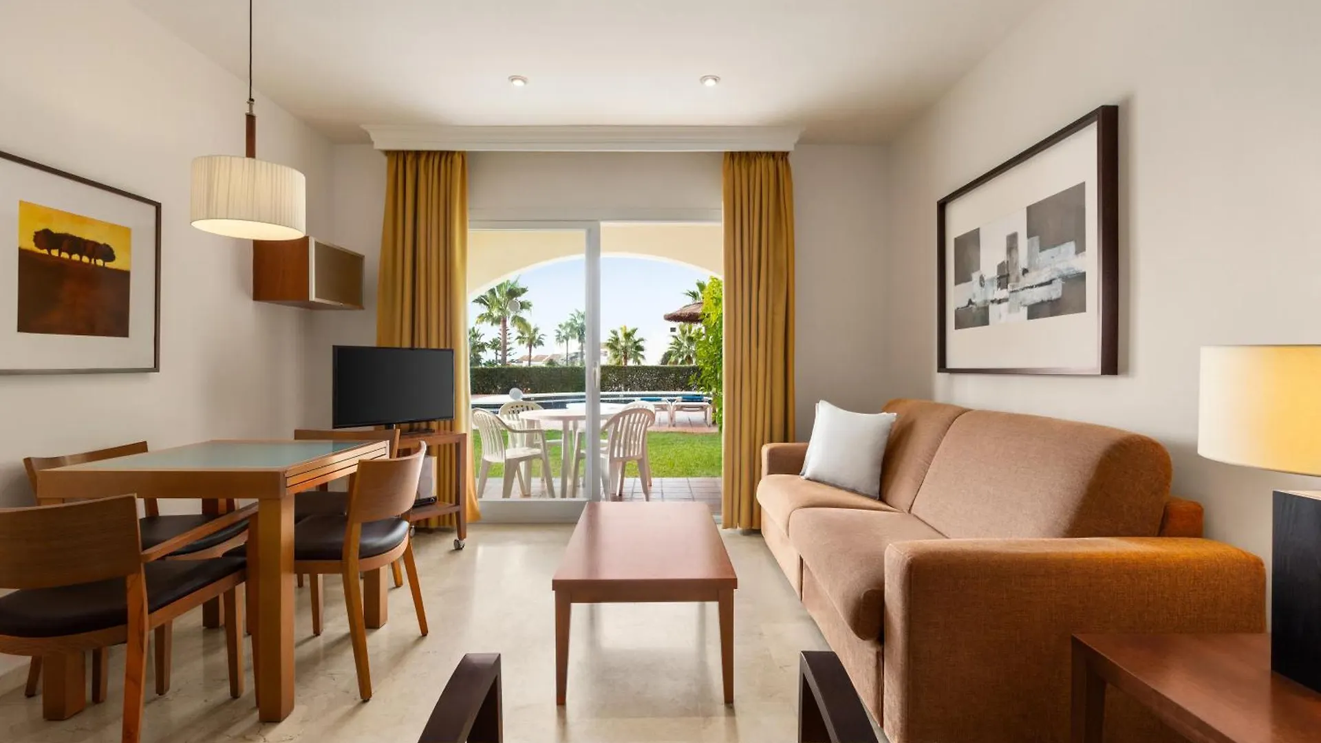 Ramada Hotel & Suites By Wyndham Costa Del Sol Fuengirola Spanyolország
