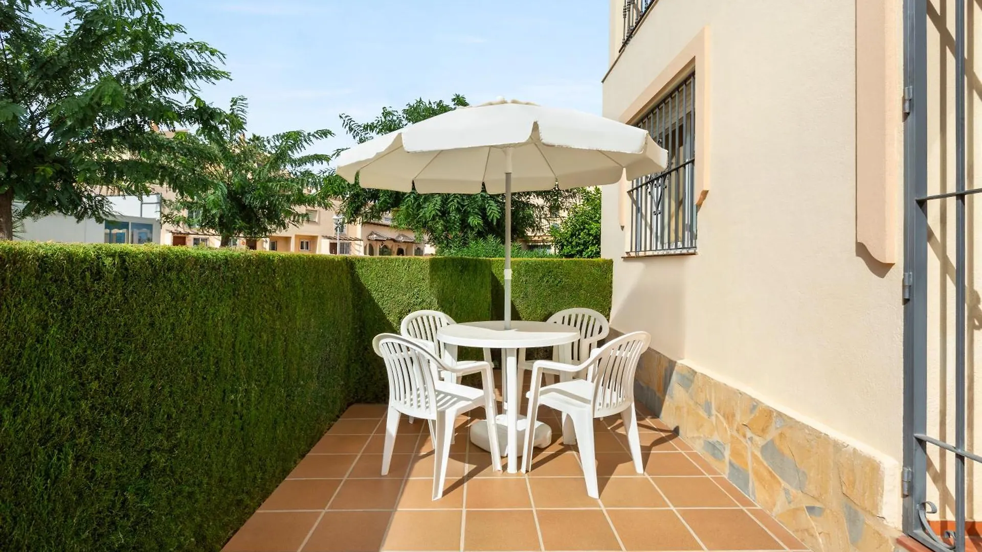 *** Hotel apartamentowy Ramada Hotel & Suites By Wyndham Costa Del Sol Fuengirola Hiszpania