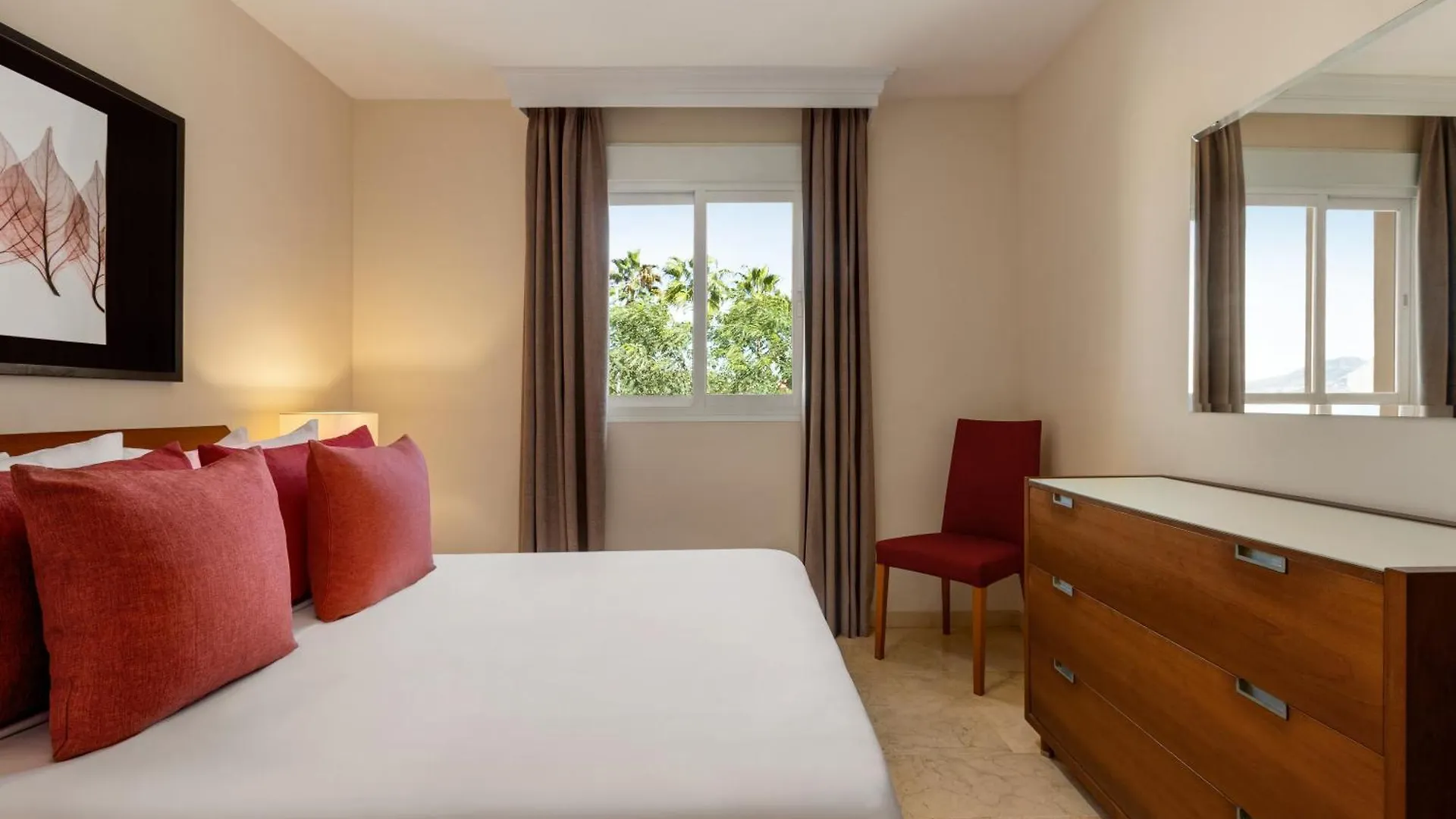 *** Apartmanhotel Ramada Hotel & Suites By Wyndham Costa Del Sol Fuengirola Spanyolország