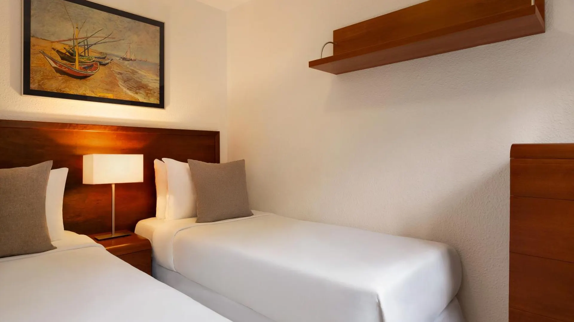 Апарт-отель Ramada Hotel & Suites By Wyndham Costa Del Sol Фуэнхирола